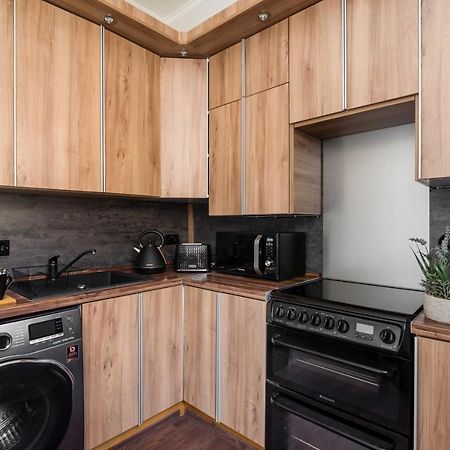 אדינבורו City Centre Stylish Apartment At The Meadows Park מראה חיצוני תמונה